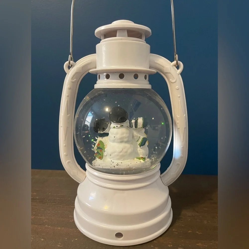Snowman snow globe